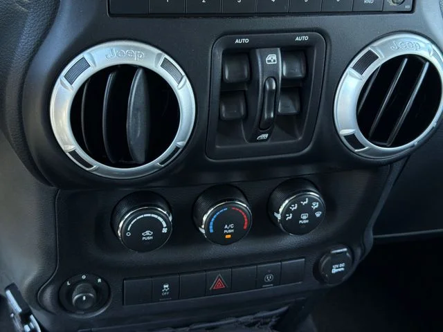 Used 2015 Silver Jeep Unlimited Rubicon image 24