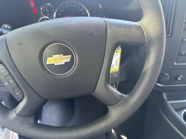 Used 2025 White Chevrolet LT image 17