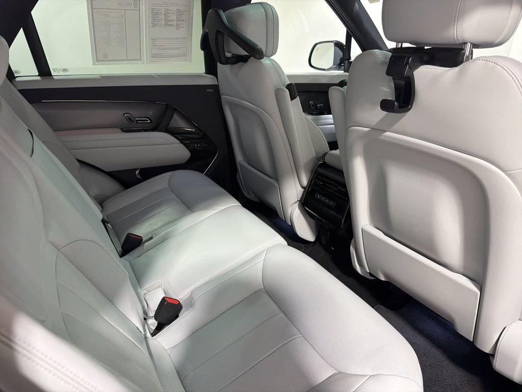Certified Used 2023 Fuji White Land Rover SE image 27