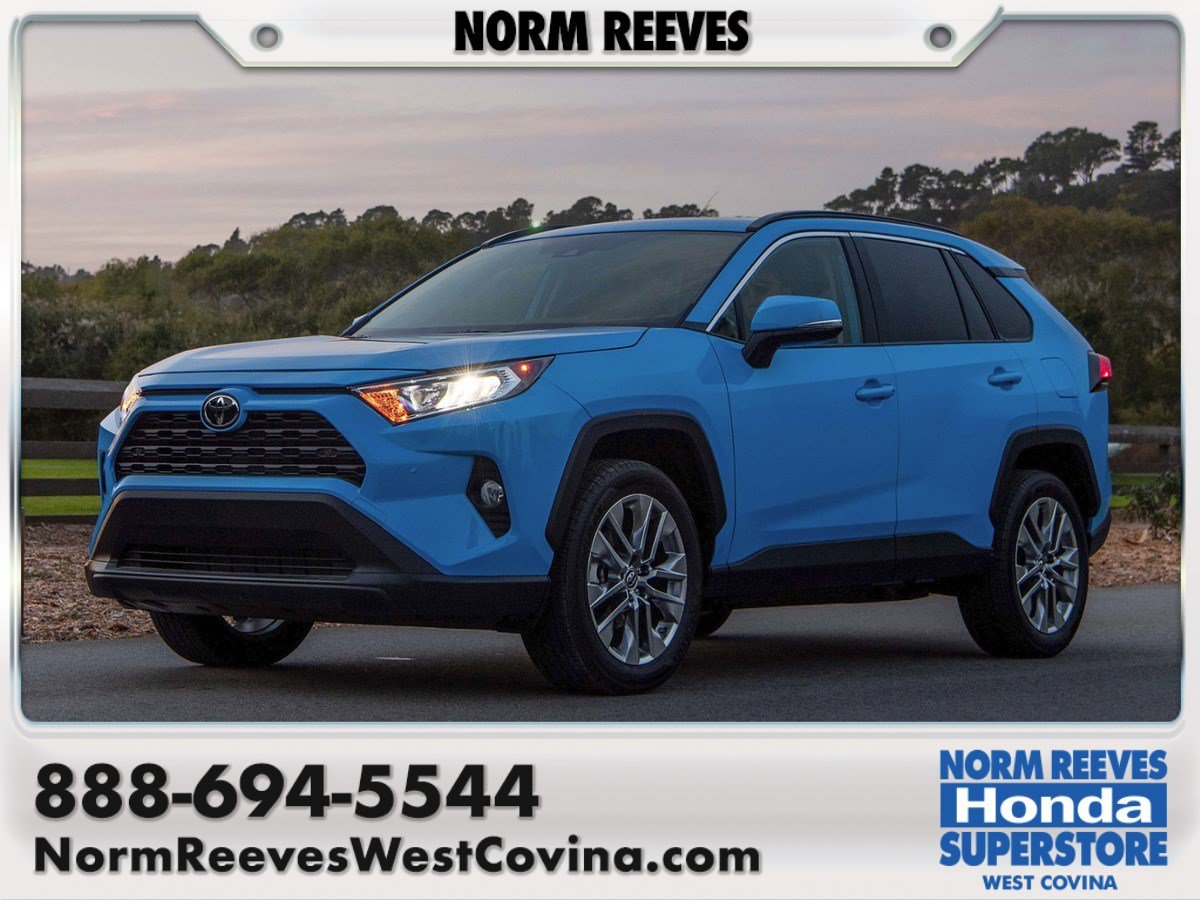 Used 2022  Toyota LE image 1