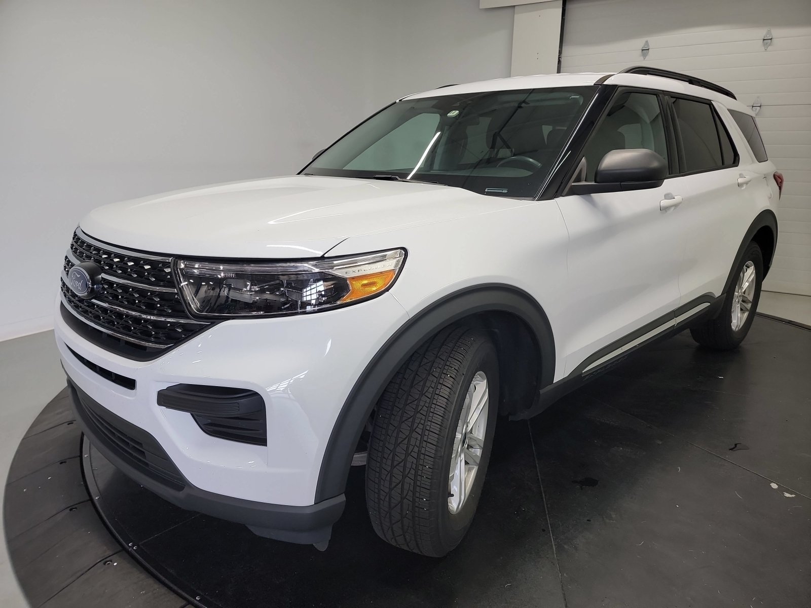 Used 2021 Oxford White Ford XLT image 3