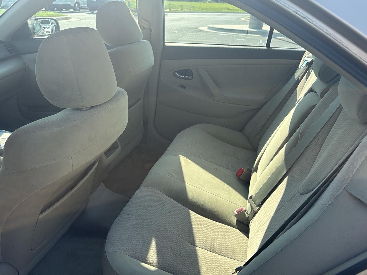 Used 2010  Toyota LE image 20