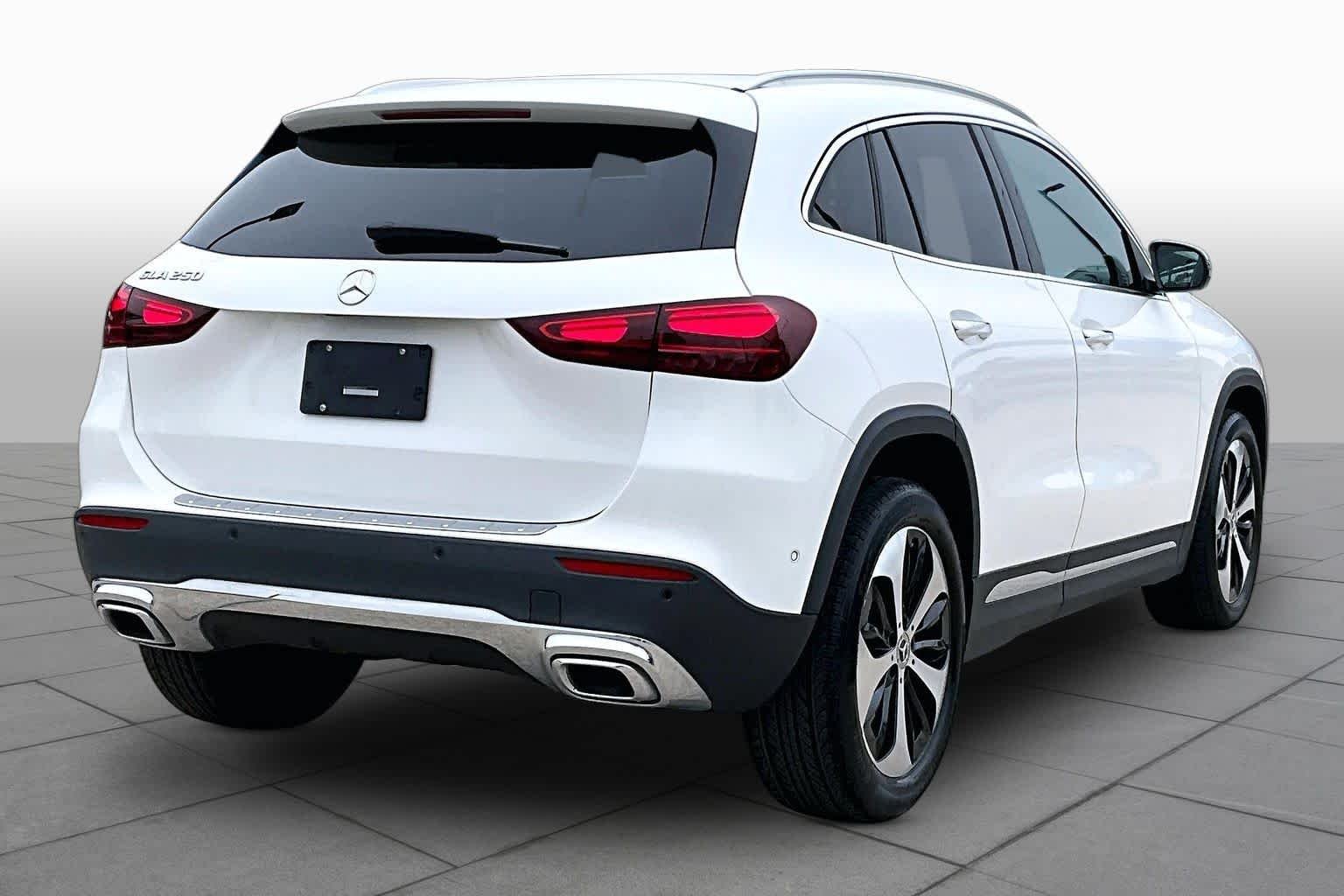 Used 2025 Polar White Mercedes-Benz GLA 250 image 12