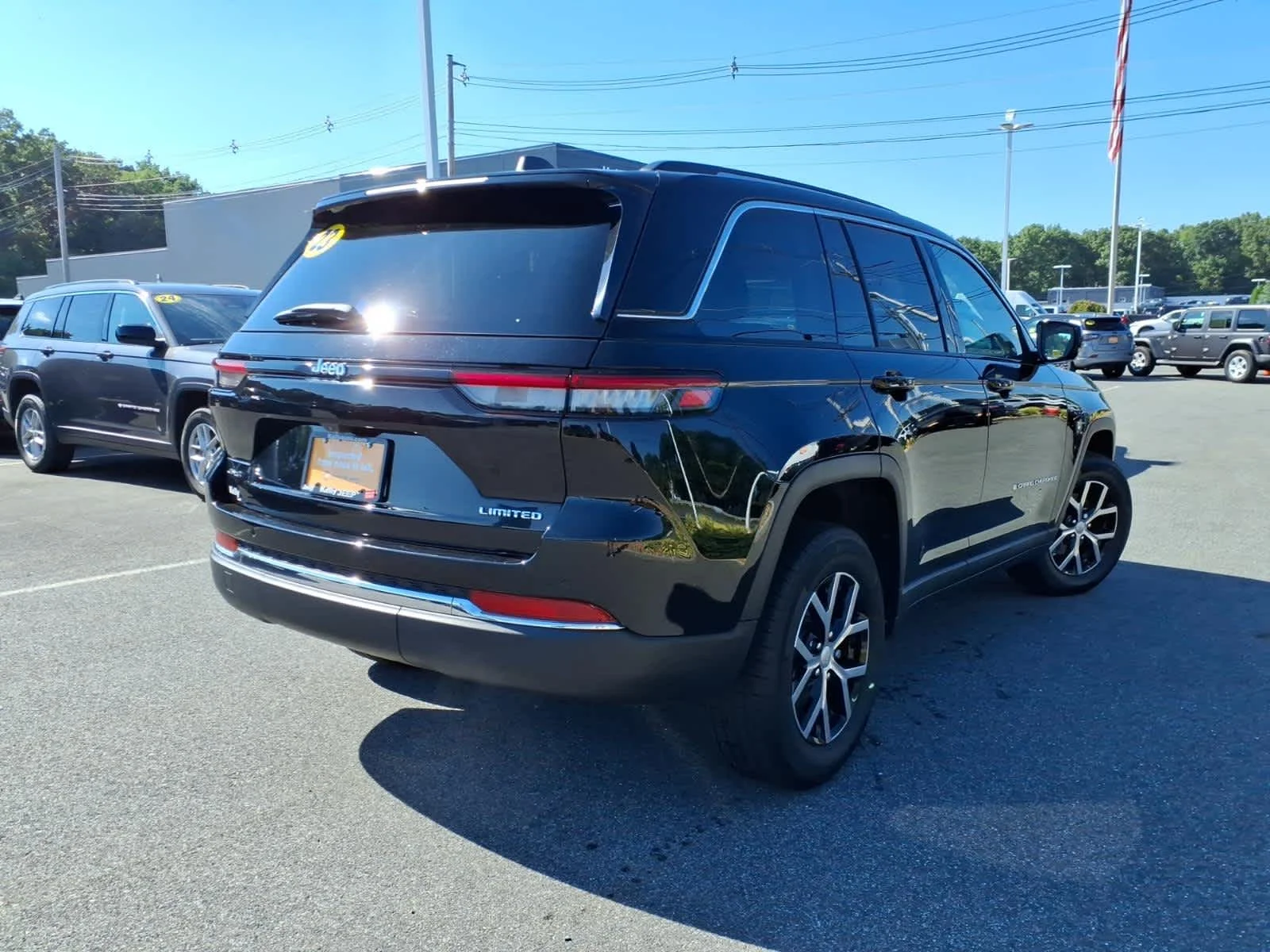 Certified Used 2023 Diamond Black Crystal Pearlcoat Jeep Limited image 7