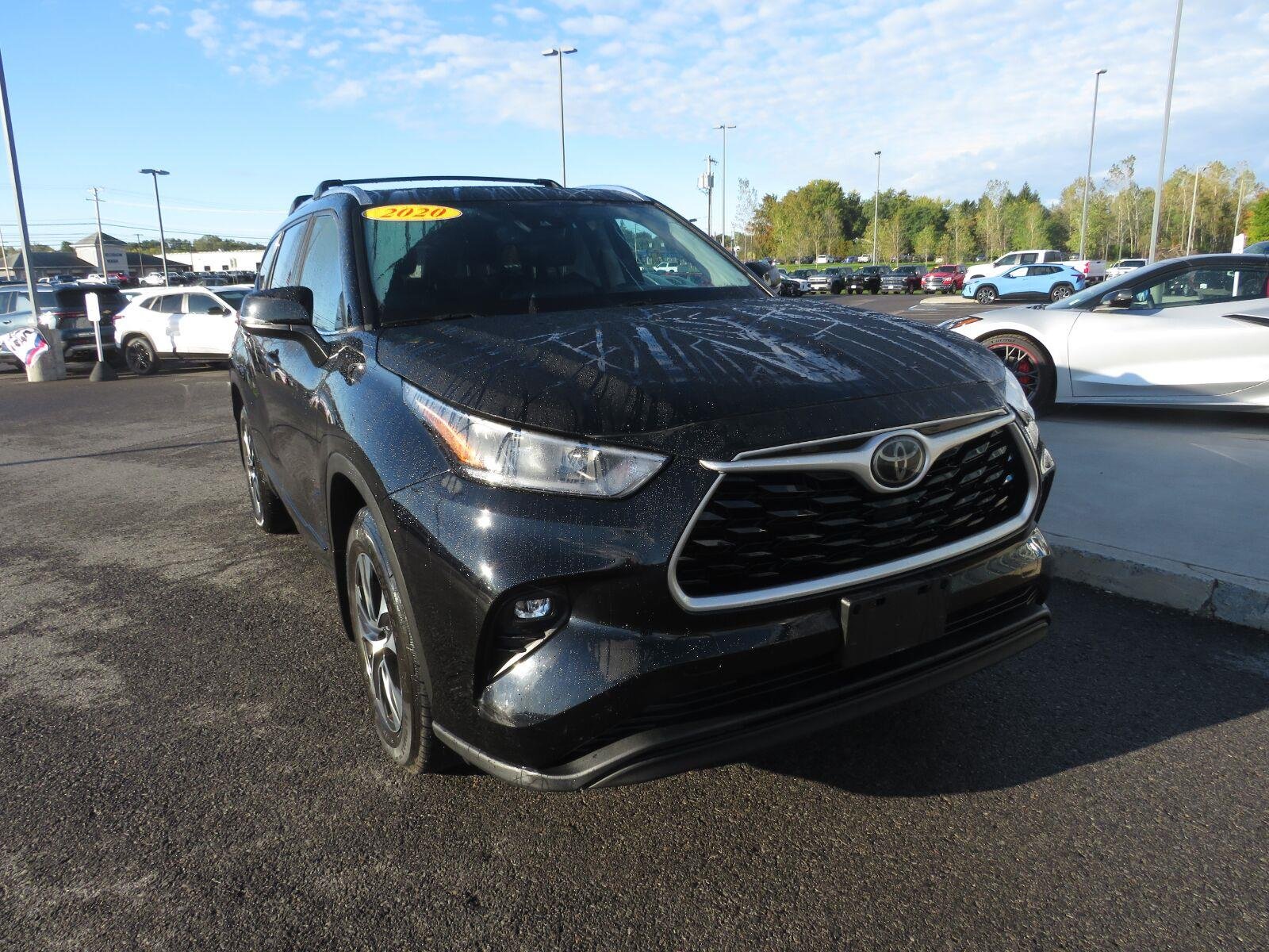 Used 2020 Midnight Black Metallic Toyota XLE image 3