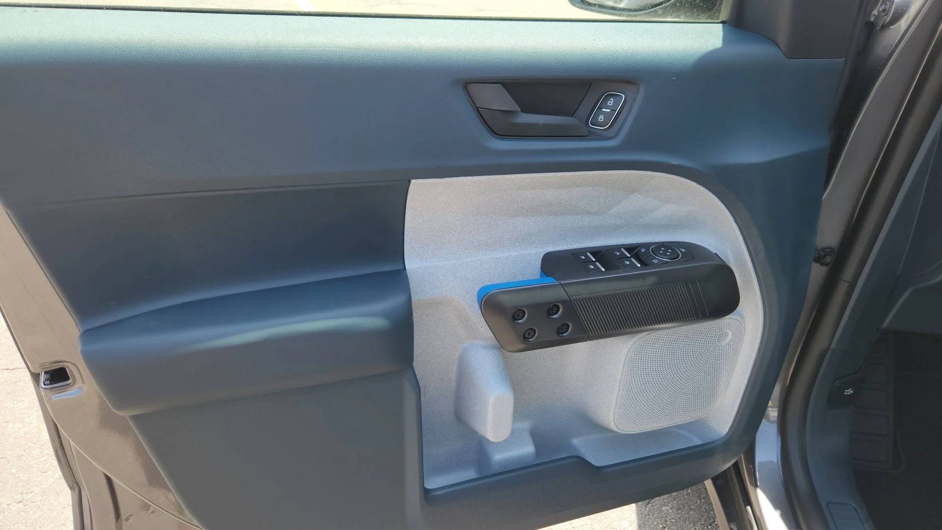 New 2026 Carbonized Gray Metallic Ford XLT image 23