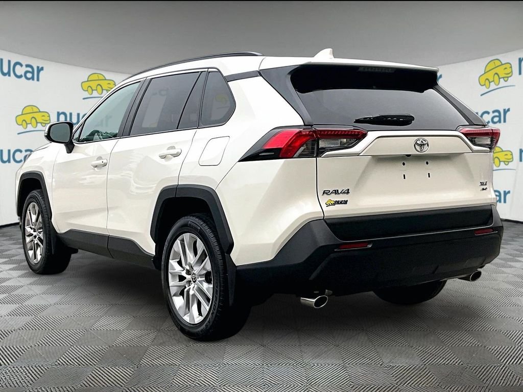 Used 2021 White Toyota XLE Premium image 4