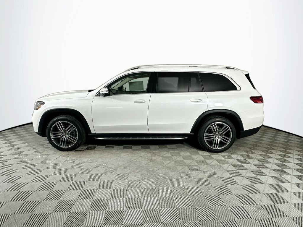 New 2026 MANUFAKTUR Moonlight White Metallic Mercedes-Benz GLS 450 image 4