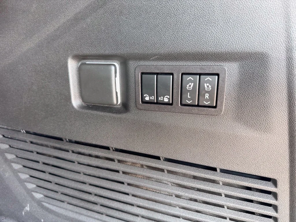 Used 2023 Black Chevrolet High Country image 34