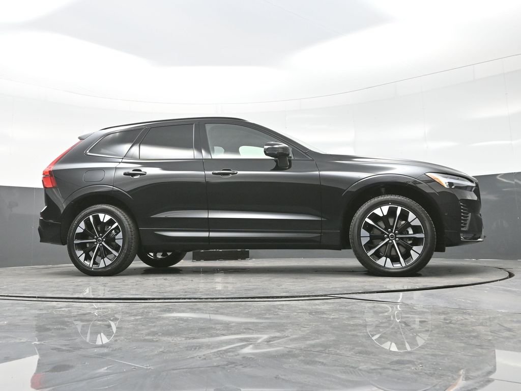 2026 Volvo XC60 Plus - Photo 15