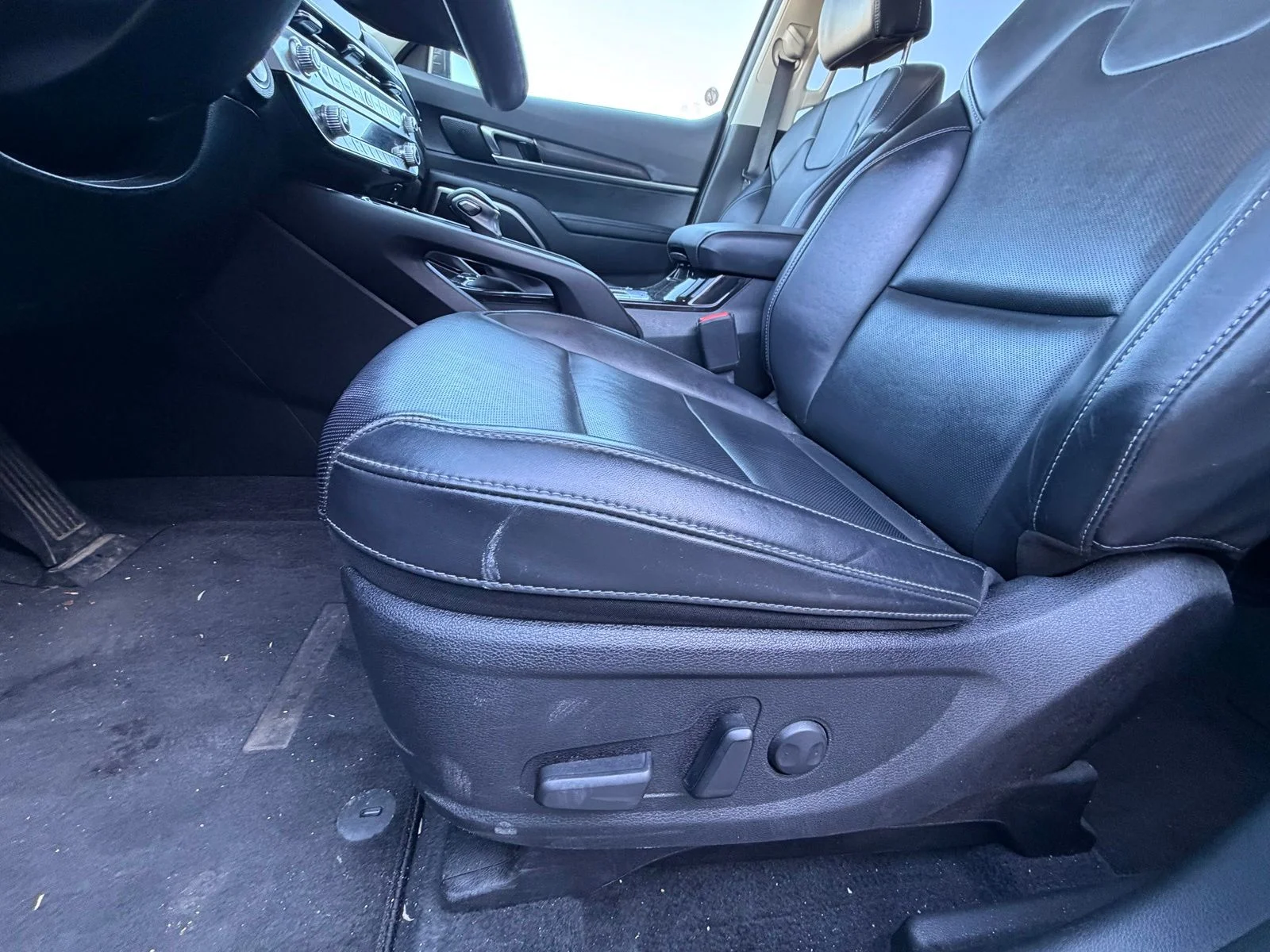 Used 2025 Green Kia S image 6