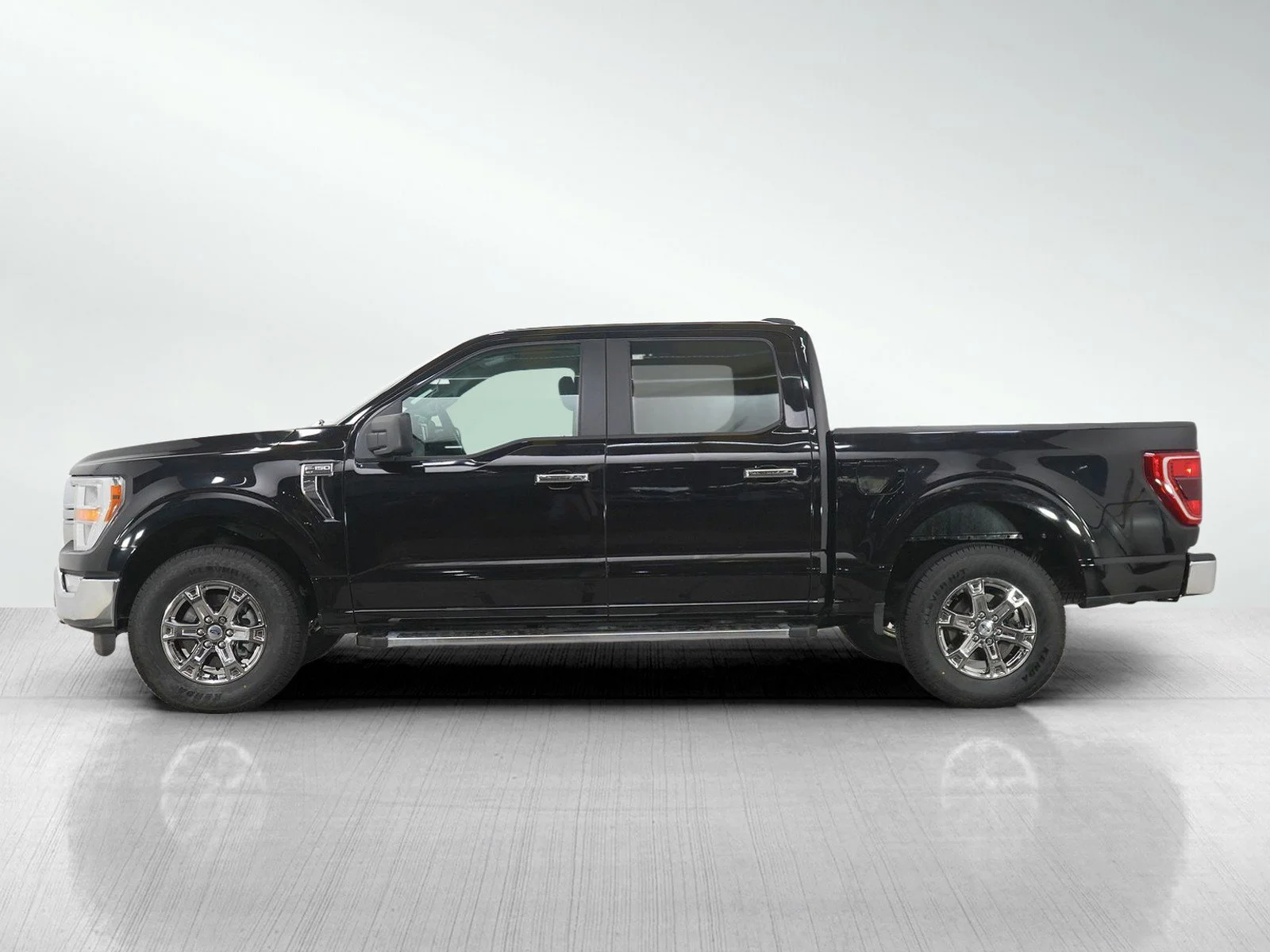 Used 2023 Ford F-150 XLT with VIN 1FTEW1EP8PKE80836 for sale in Burnsville, Minnesota