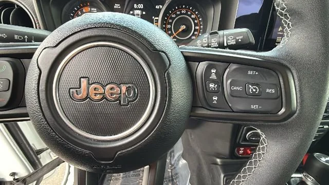 Used 2025 White Jeep 4-Door Rubicon 4x4 image 20