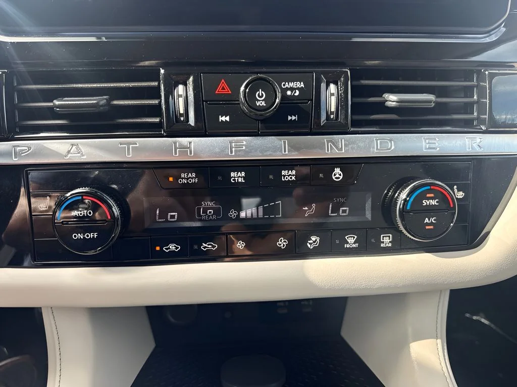 Used 2026 Green Nissan SL image 17