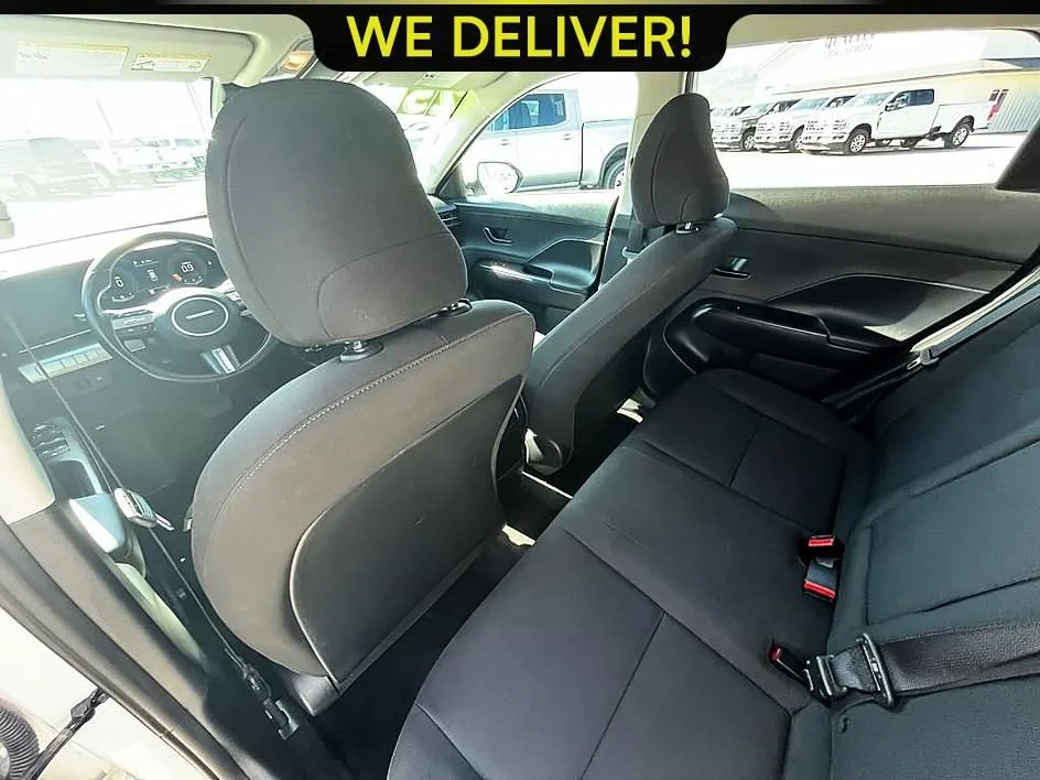 Used 2025 White Hyundai SEL image 14