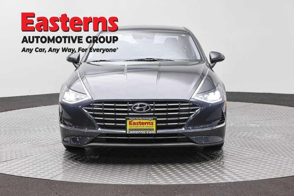 Used 2023 Gray Hyundai SEL image 2