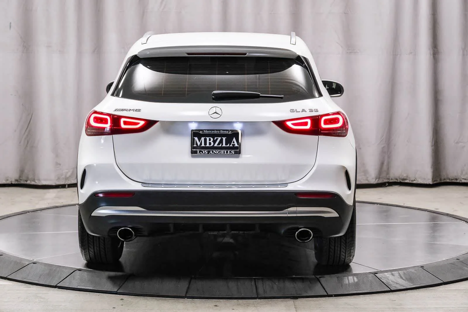 Imagen 3: Mercedes-Benz AMG® GLA 35 de 2023 de segunda mano certificado, color Blanco Polar
