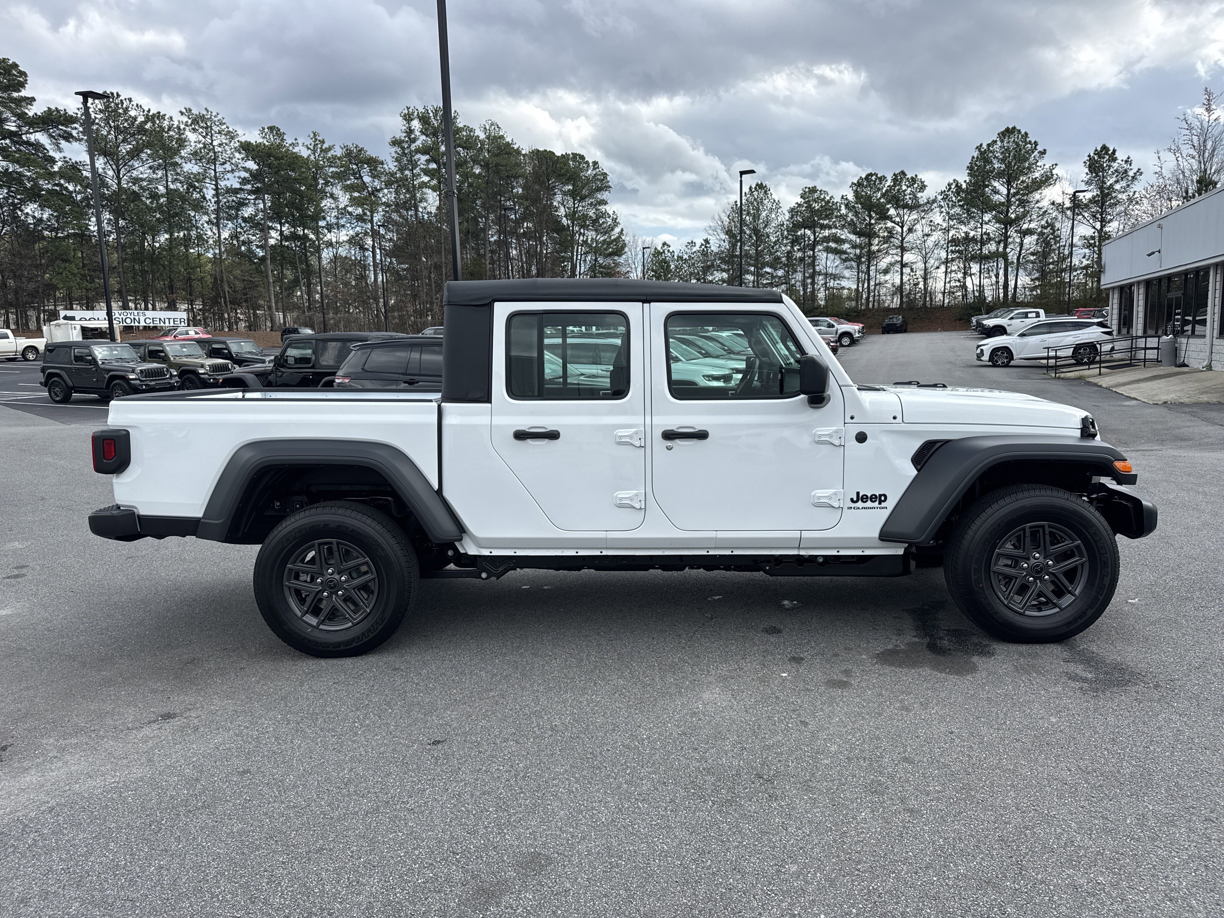 New 2026 Bright White Clear-Coat Exterior Paint Jeep Sport image 9