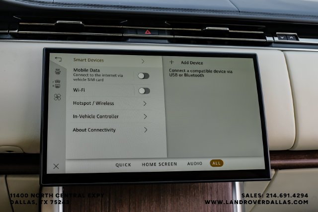 Used 2024  Land Rover SE image 31