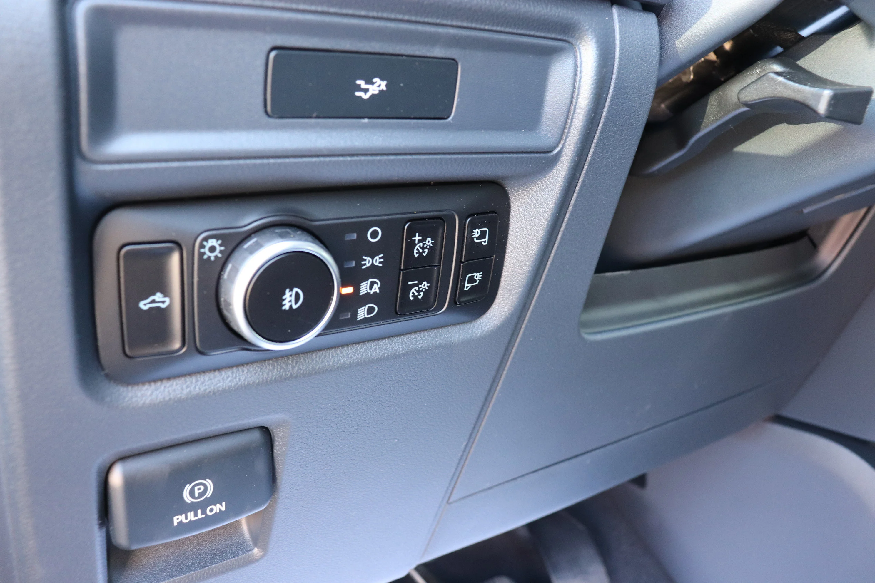 New 2026 CARBONIZED GREY METALLIC Ford XLT image 12