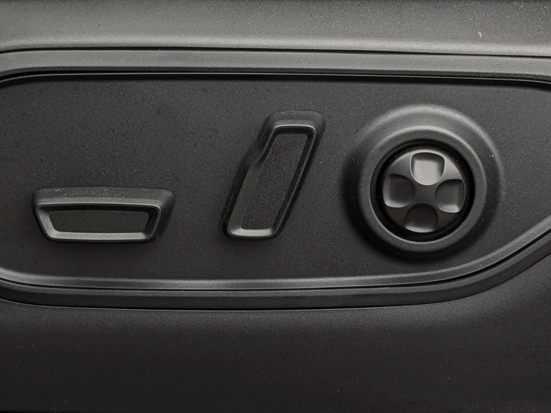 New 2026 Black Jeep Altitude - - 4x4 - 20 Gloss Black Wheels - Remote Start - Capri Leatherette & More! image 14