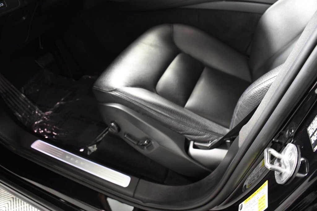 Used 2023 Onyx Black Metallic Volvo B6 Plus 7-Seater image 13