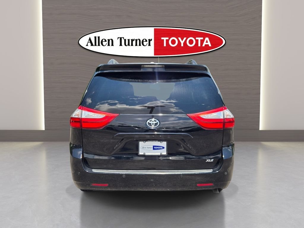 Used 2015 Black Toyota XLE image 10
