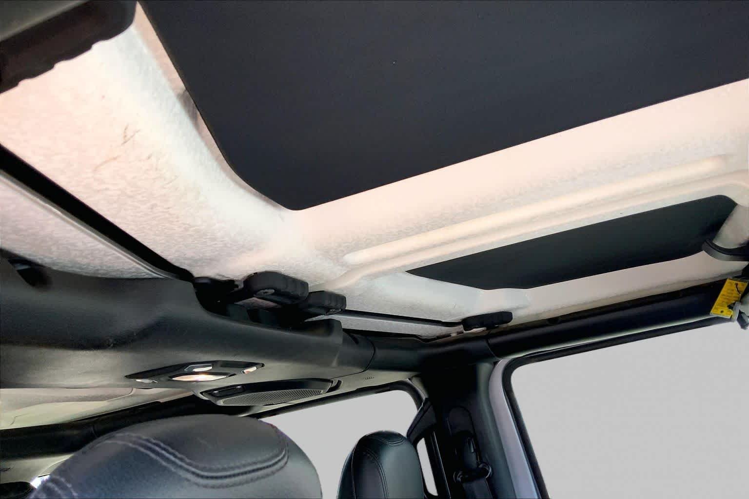 Used 2018 Billet Silver Metallic Clearcoat Jeep Rubicon image 14