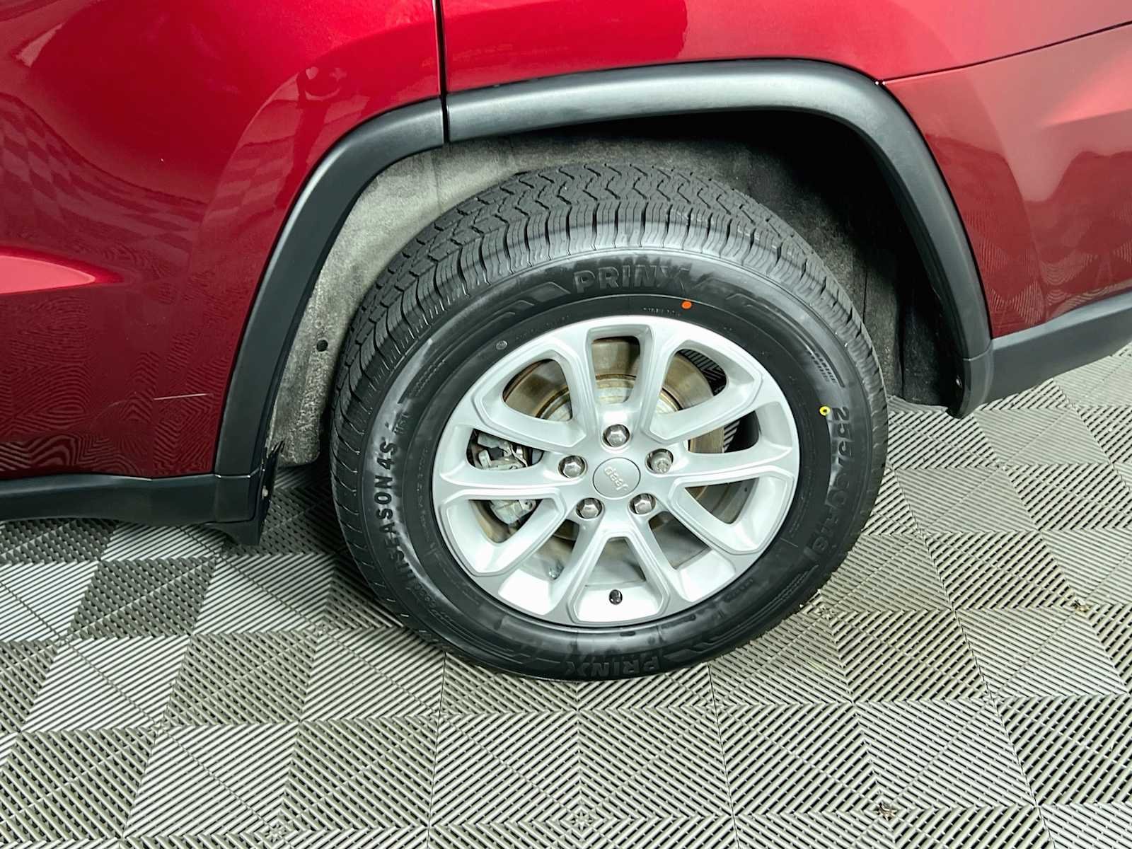 Used 2021 Velvet Red Pearlcoat Jeep Laredo E image 30
