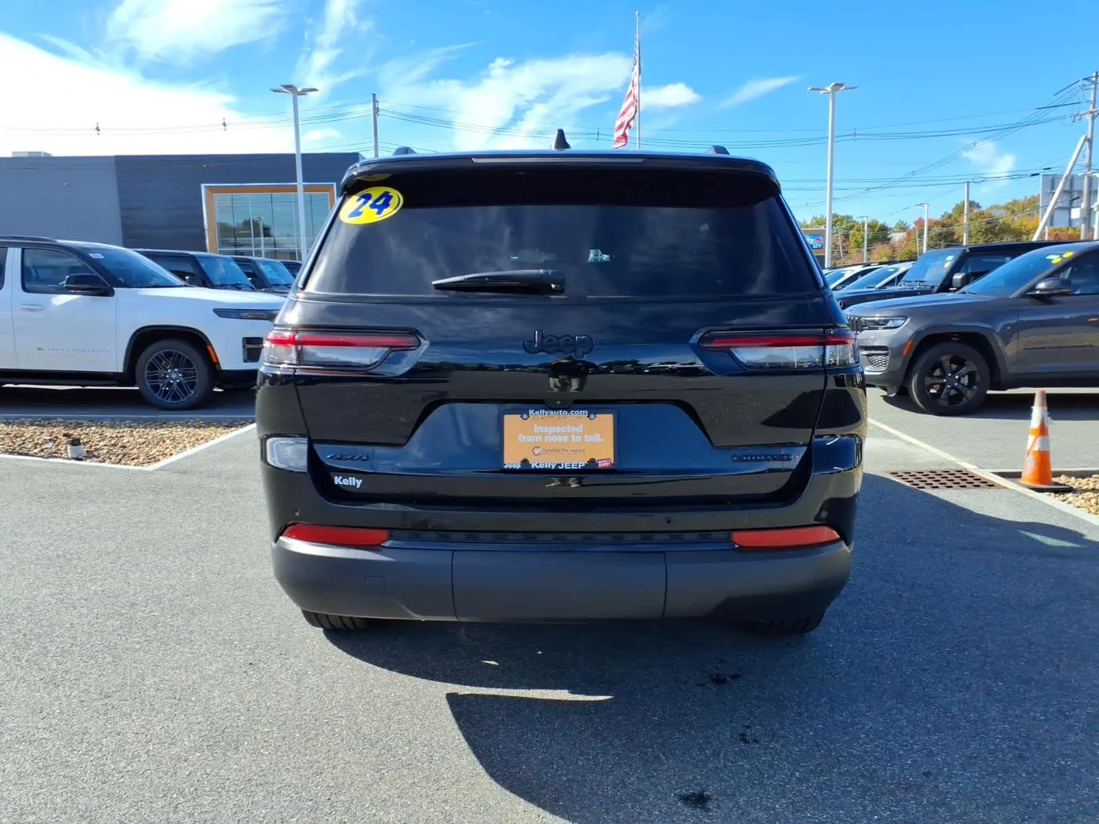 Certified Used 2024 Diamond Black Crystal Pearlcoat Jeep Limited image 9
