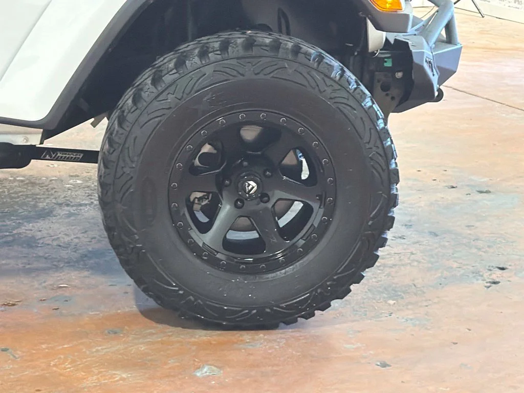 Used 2019 Bright White Clearcoat Jeep Unlimited Sahara image 9
