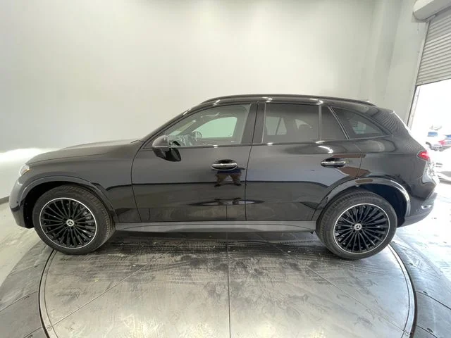 New 2027 Black Mercedes-Benz GLC 300 image 17