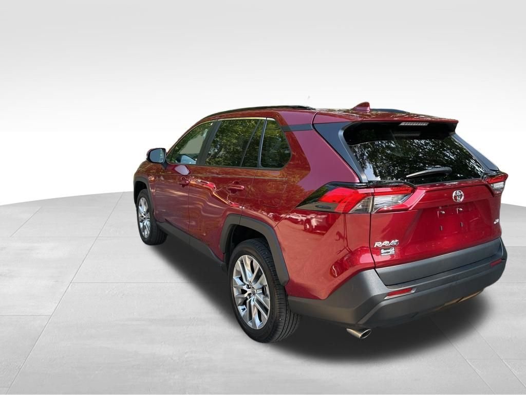 Used 2022 Red Toyota XLE Premium image 3