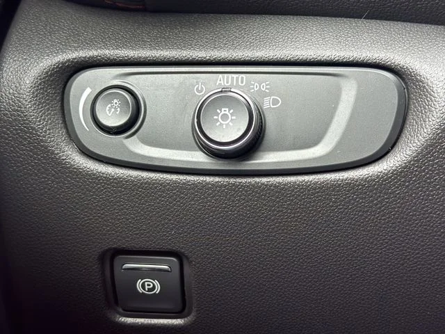 Used 2020 Beige Chevrolet Premier image 22