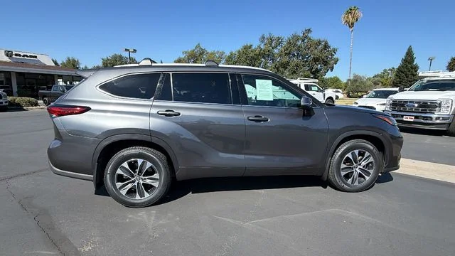 Used 2022 Magnetic Gray Metallic Toyota XLE image 3