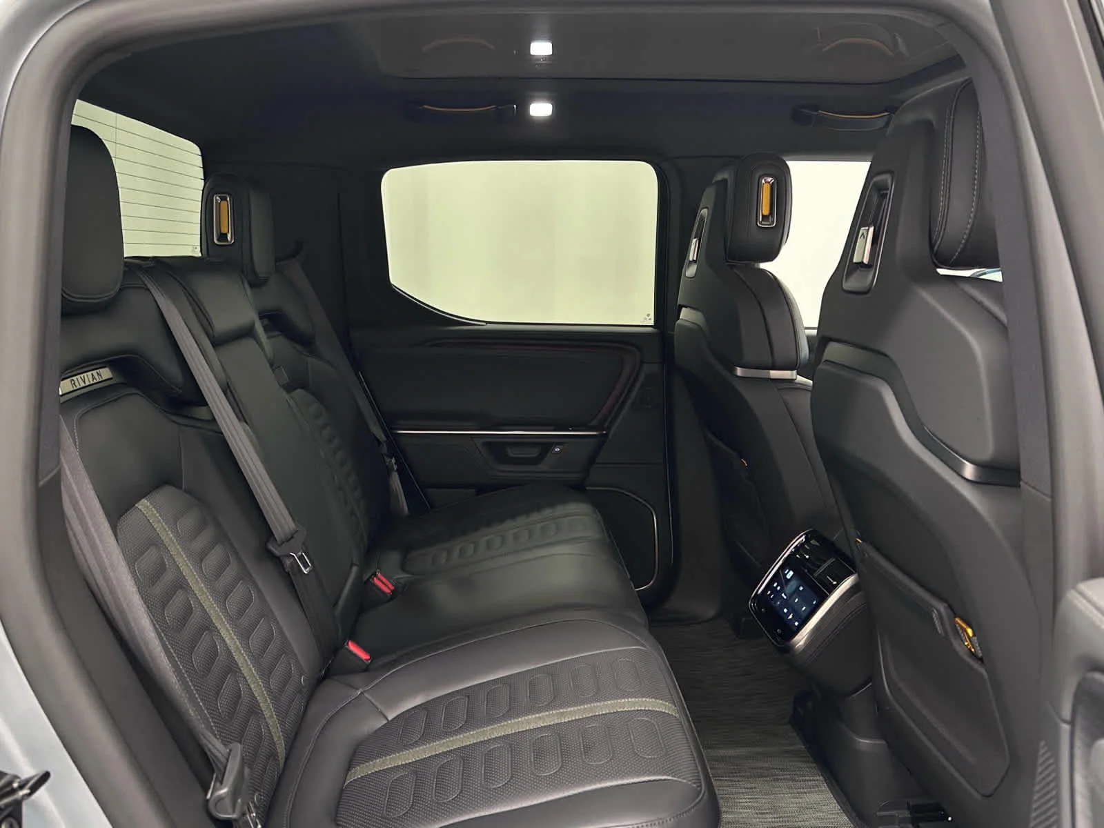 Used 2025 LA Silver Rivian Adventure image 21
