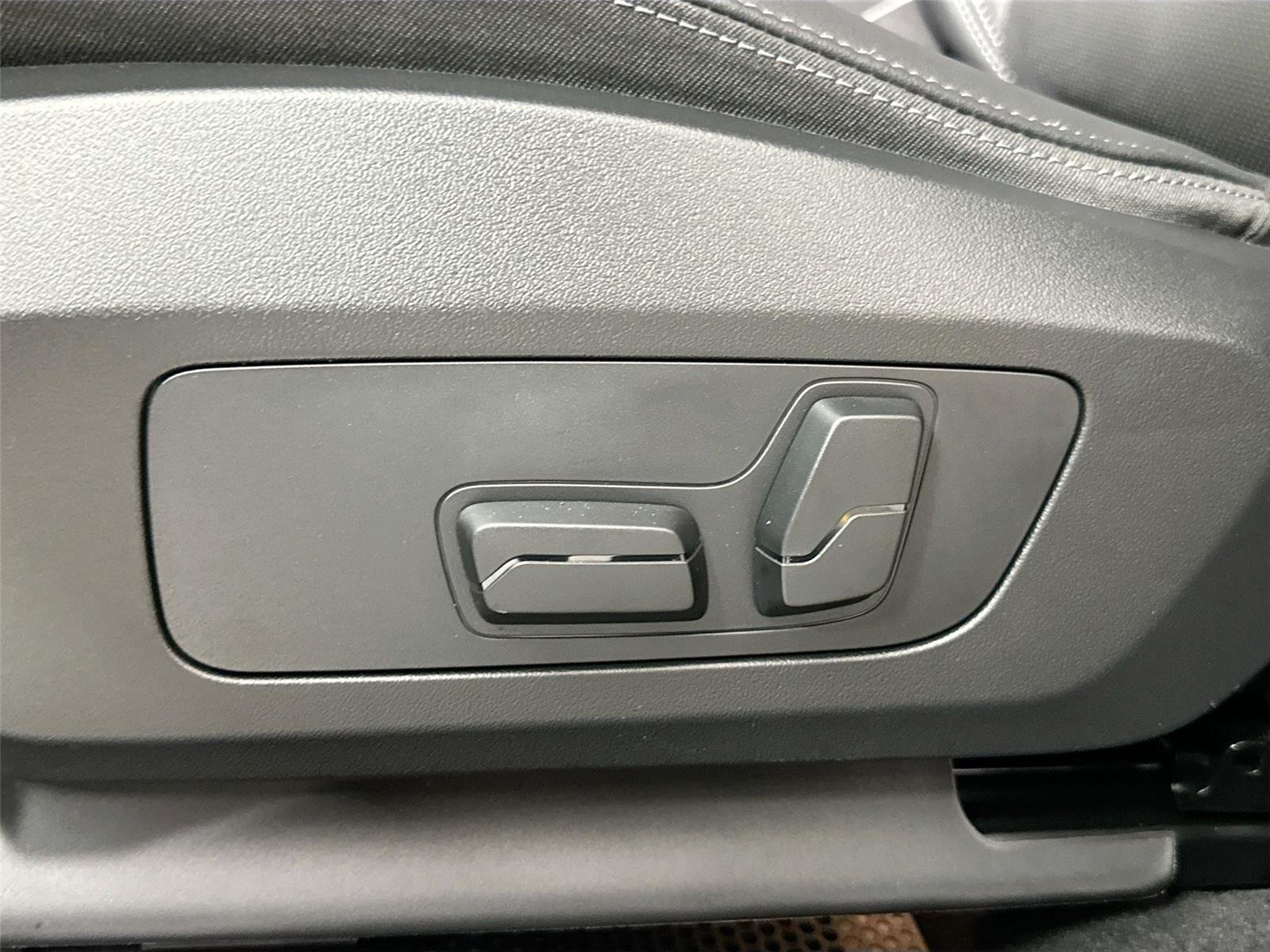 New 2026 Space Silver Metallic BMW xDrive28i image 20