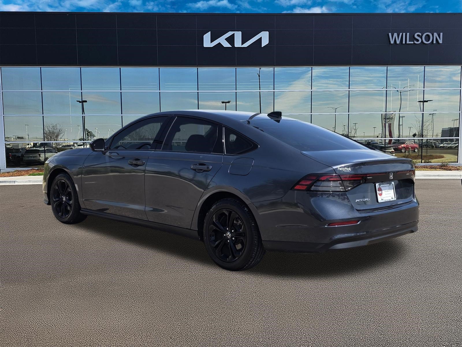 Used 2025 Urban Gray Pearl Honda SE image 7