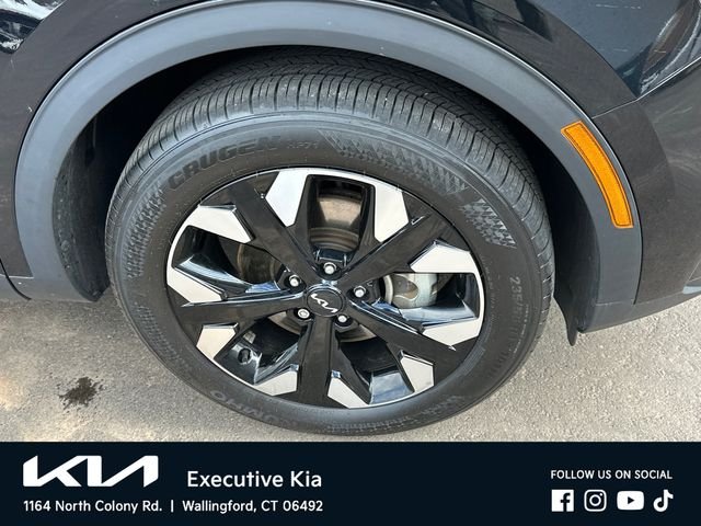 Used 2023 Black Kia X-Line image 7