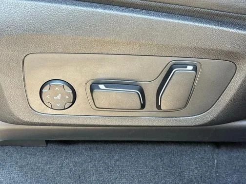 Used 2025 Gray BMW xDrive30i image 17