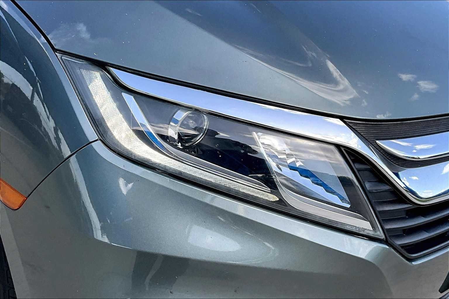 Used 2018 Modern Steel Metallic Honda EX image 27