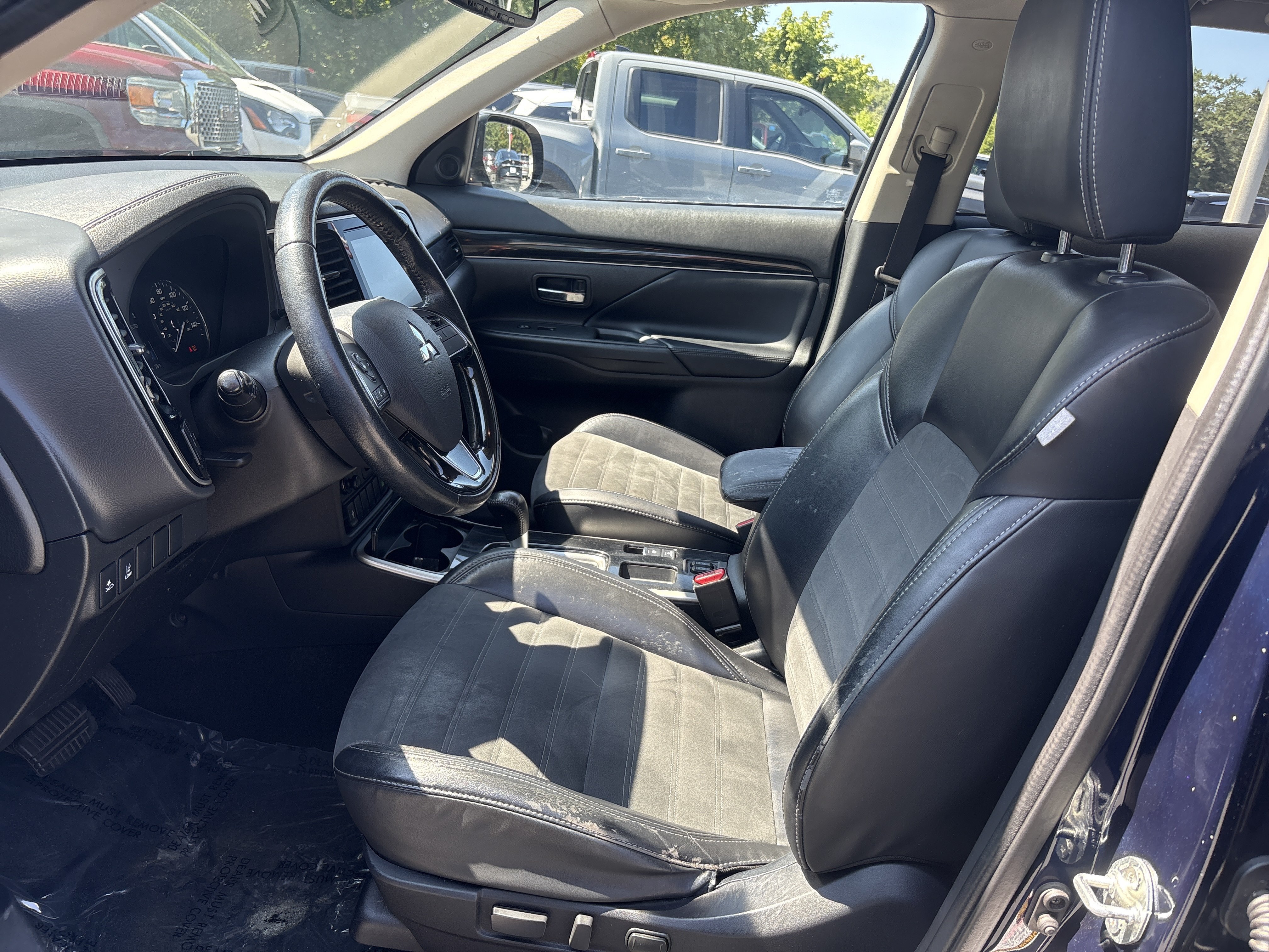Used 2020 Cosmic Blue Metallic Mitsubishi SE image 11