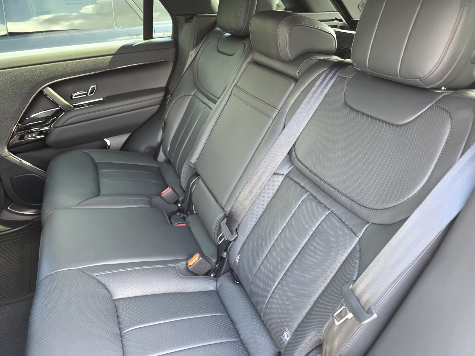 New 2026 Borasco Grey Land Rover P400 Dynamic SE image 14
