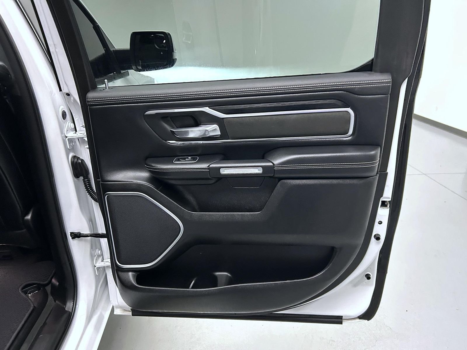 Used 2023 White Ram Laramie image 17