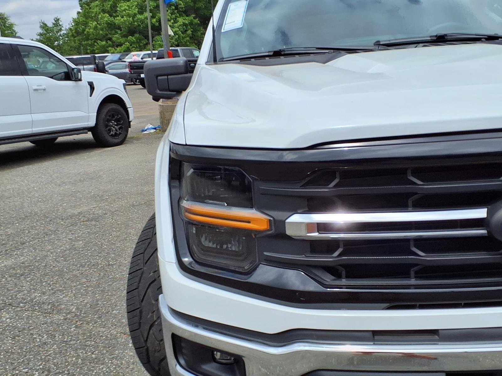 New 2024 Oxford White Ford XLT image 15