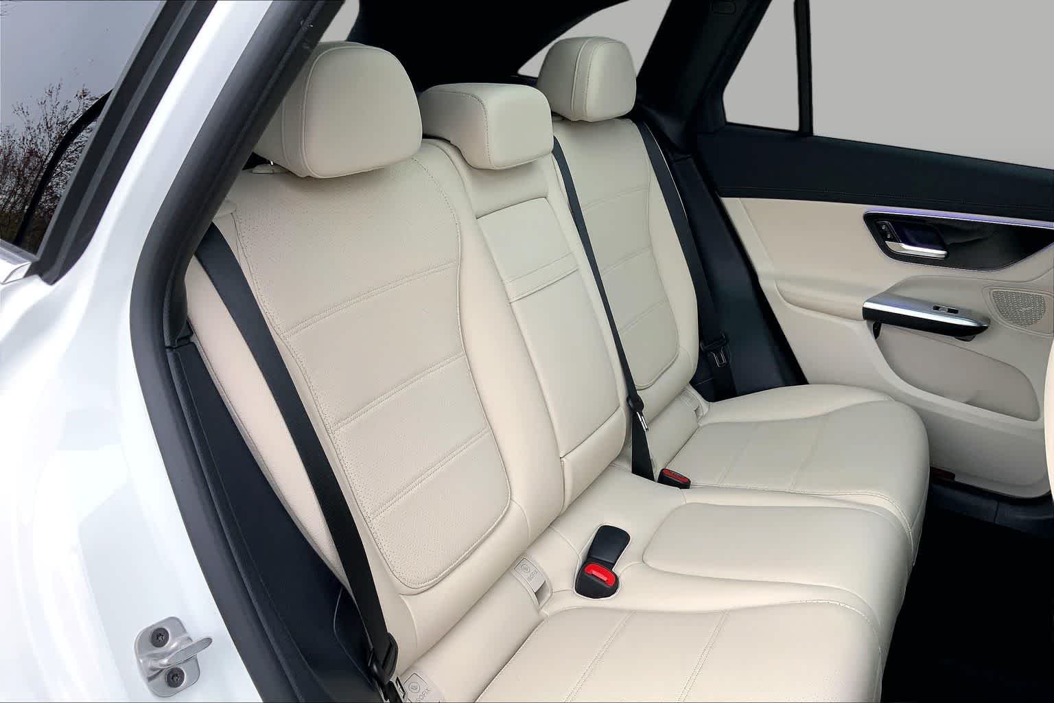 Certified Used 2025 Polar White Mercedes-Benz GLC 300 image 20