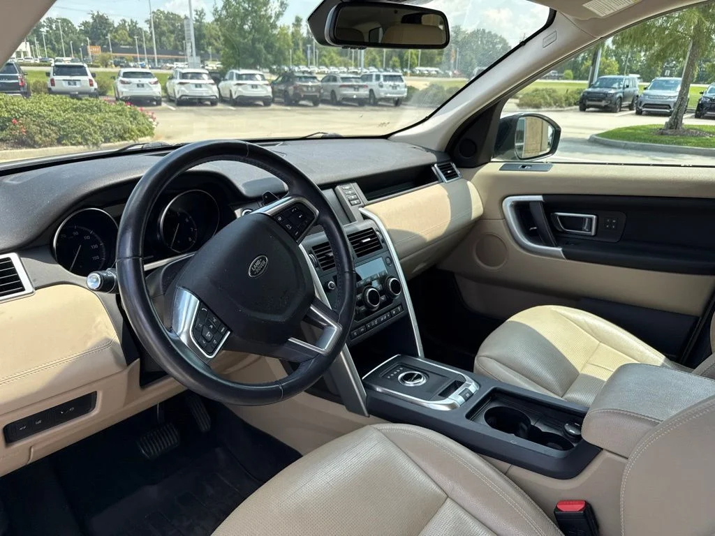 Used 2018 White Land Rover HSE image 6