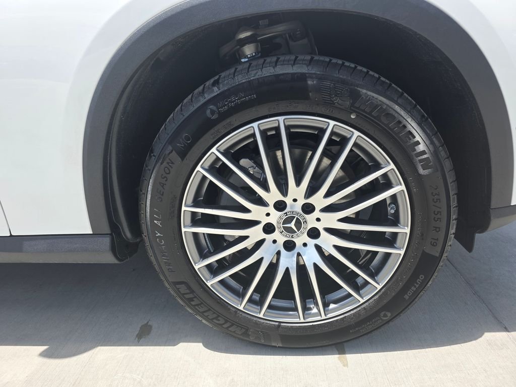 New 2026 Polar White Mercedes-Benz GLC 300 image 9