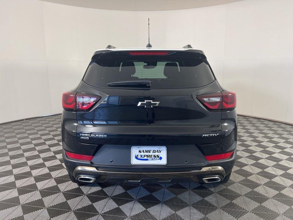 Used 2026 Mosaic Black Metallic Chevrolet ACTIV image 25