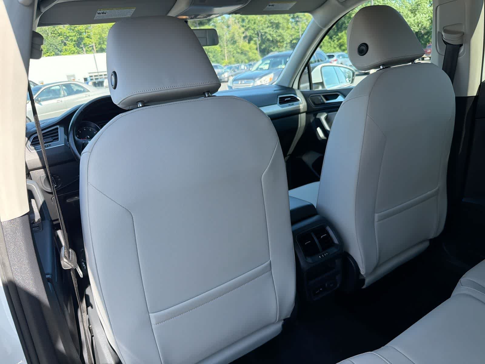 Used 2019 Pure White Volkswagen SE image 19
